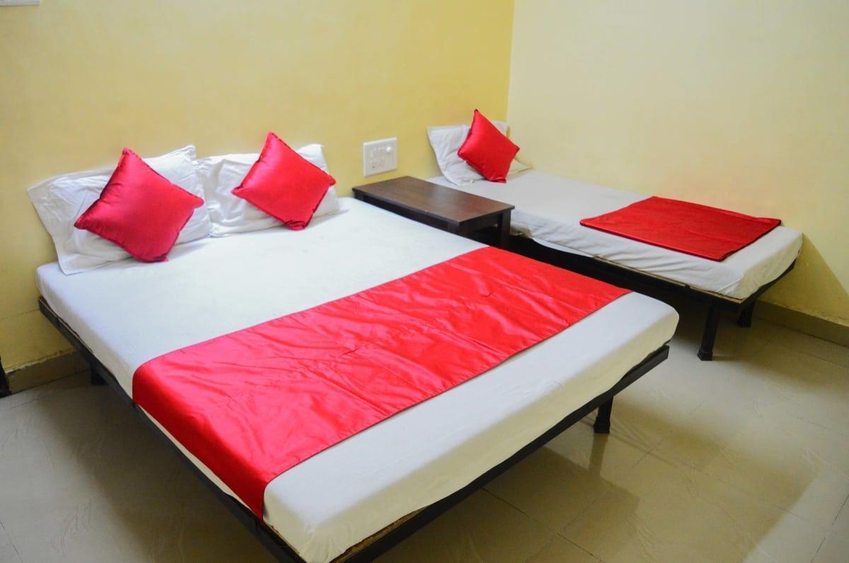 Hotel Gourav Palace Shirdi Exterior photo