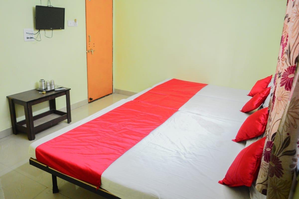 Hotel Gourav Palace Shirdi Exterior photo