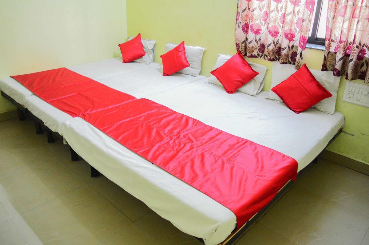 Hotel Gourav Palace Shirdi Exterior photo
